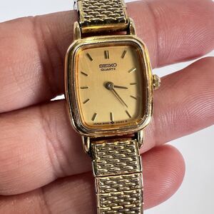 Vintage Seiko Quartz Women's Gold Tone 2Y00-5849 Stretchy Watch - Untested